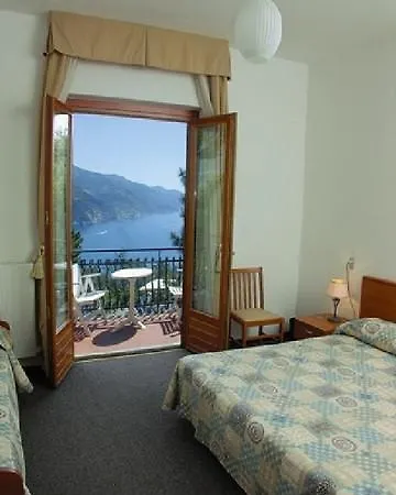 アルベルゴ スイス ベルビュー ホテル 3*