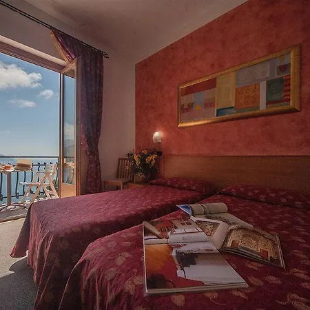 Hotell Suisse Bellevue 3*